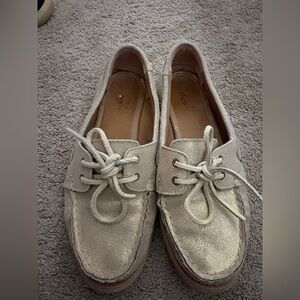 G.H. Bass & Co. Cream/ Gold Suede like Lace-Up Loafers